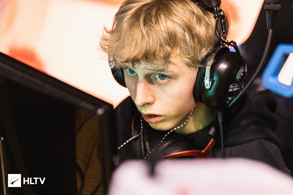 vivo S15系列为何仍然高价热销